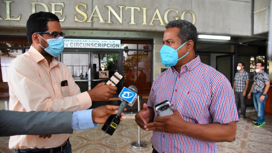 Candidatos a diputados de Santiago piden agilizar conteo de votos