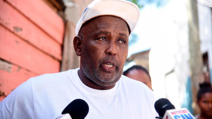 Padre del joven que agentes de la Policía mataron en Santiago afirma que su hijo fue confundido con otro