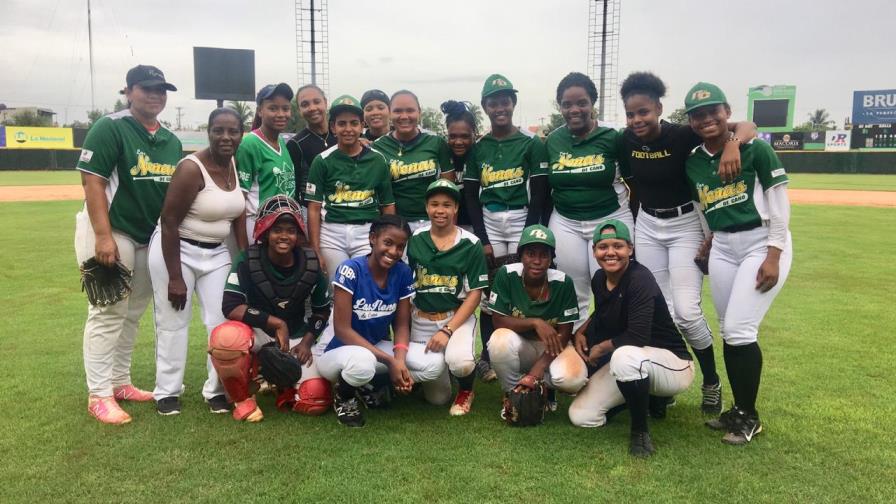 Clásicas y Nenas son las líderes del campeonato de béisbol femenino