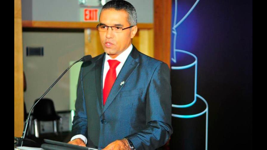 Locutor Néstor Estévez se integra a CDN 