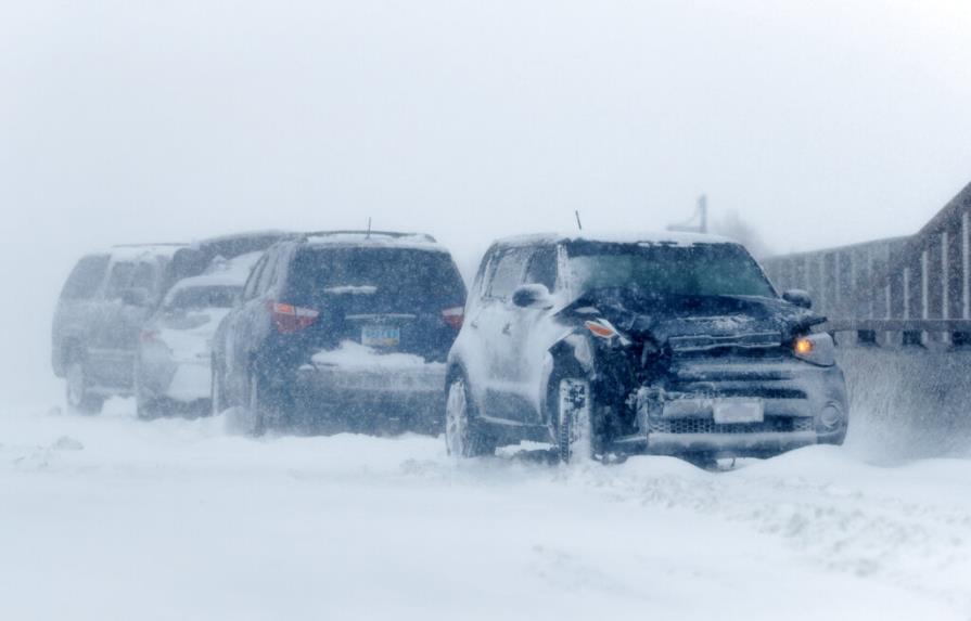 Tormentas y nieve obligan al cierre de carreteras en Colorado (EE.UU.)