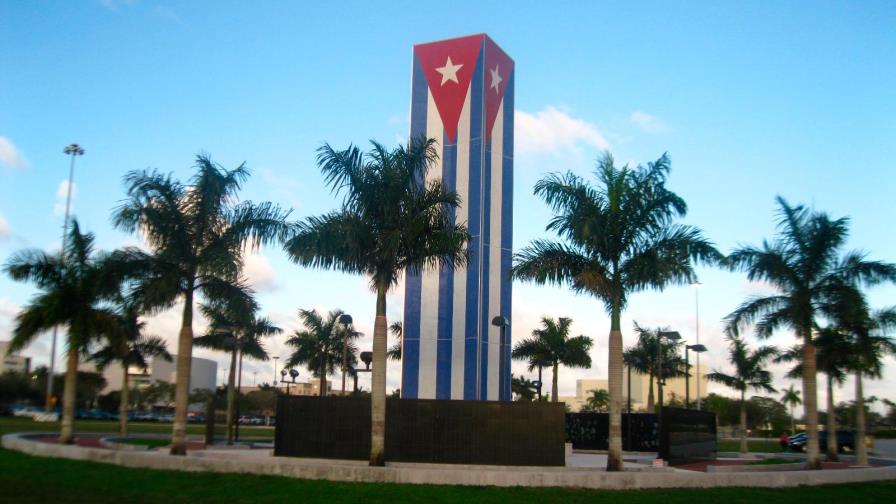 El mal tiempo obliga a cancelar salto de paracaidistas por libertad en Cuba