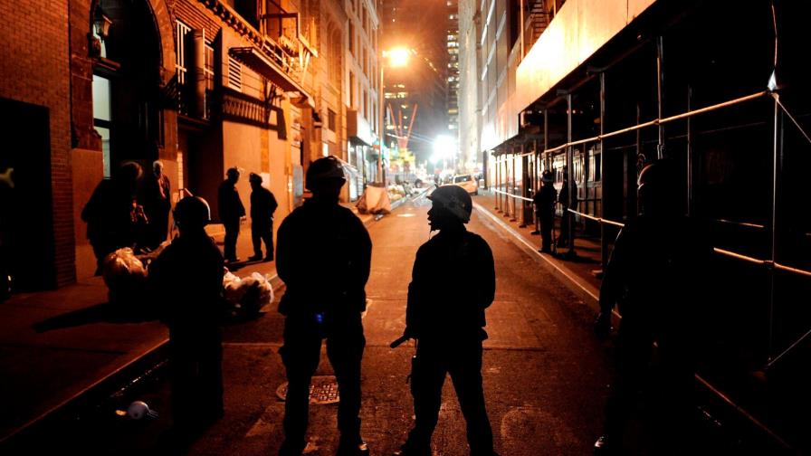 Polémica en Nueva York por arresto de manifestante en furgón sin distintivos
