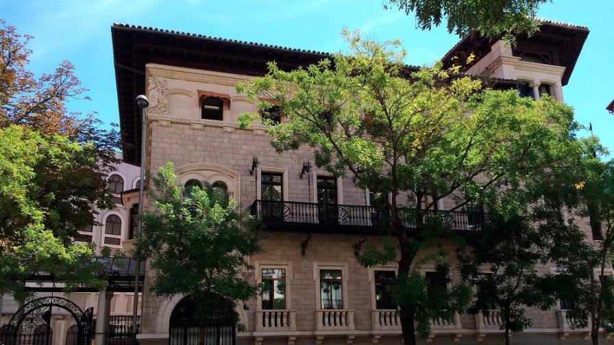 Estudiantes becados en España continúan sus estudios de manera virtual