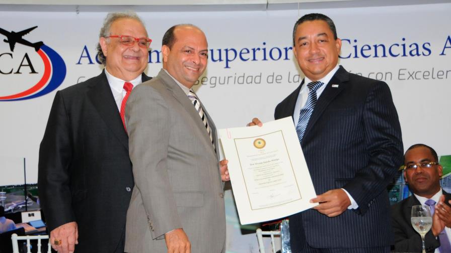 Herrera atribuye logros del IDAC a la preparación y profesionalidad del personal