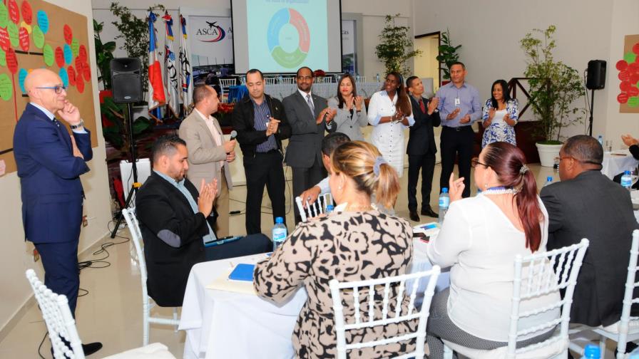 Directivos del IDAC participan en talleres de innovación y salario emocional