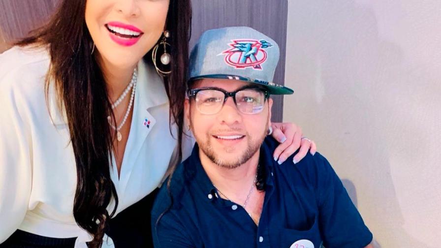  Nikauly de la Mota hace pública su relación con cantante mexicano 