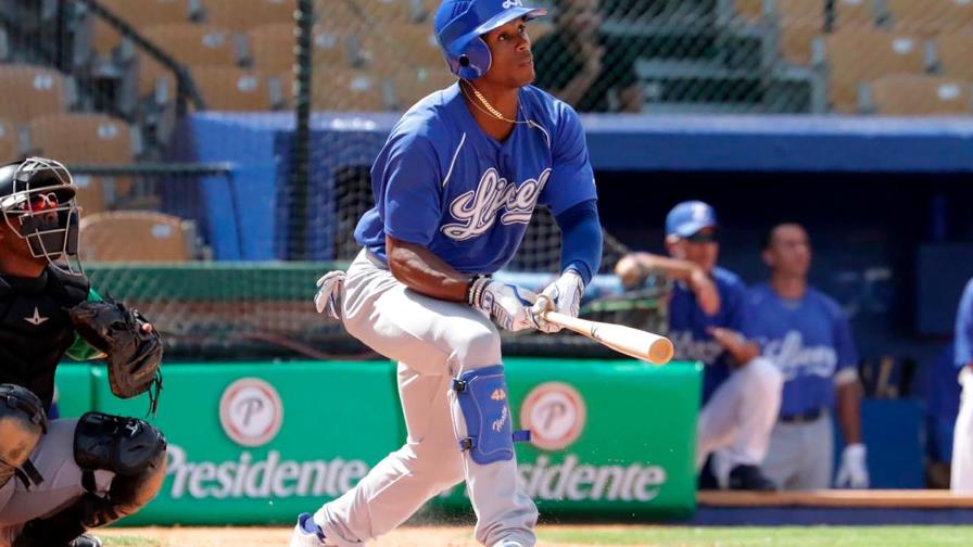 Nick Heath amenaza liderato de robos Alonzo Perry en torneo 1953