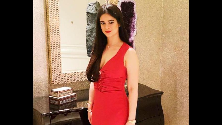 Ropas exclusivas de Nicole Fernández a la venta en un bazar Ropas exclusivas de Nicole Fernández a la venta en un bazar