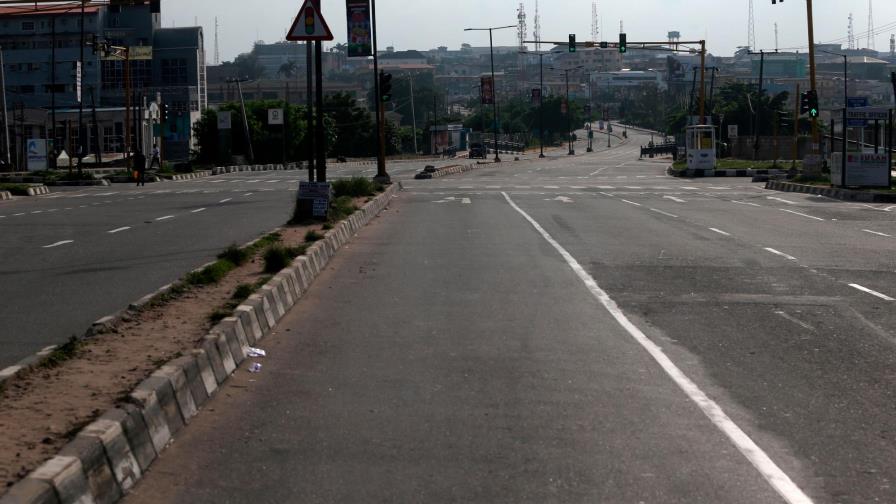 Hombres armados matan a al menos 45 personas y queman 200 edificios en Nigeria