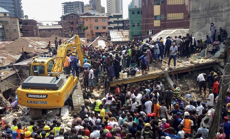 Asciende a 20 el número de muertos en el derrumbe de un edificio en Nigeria