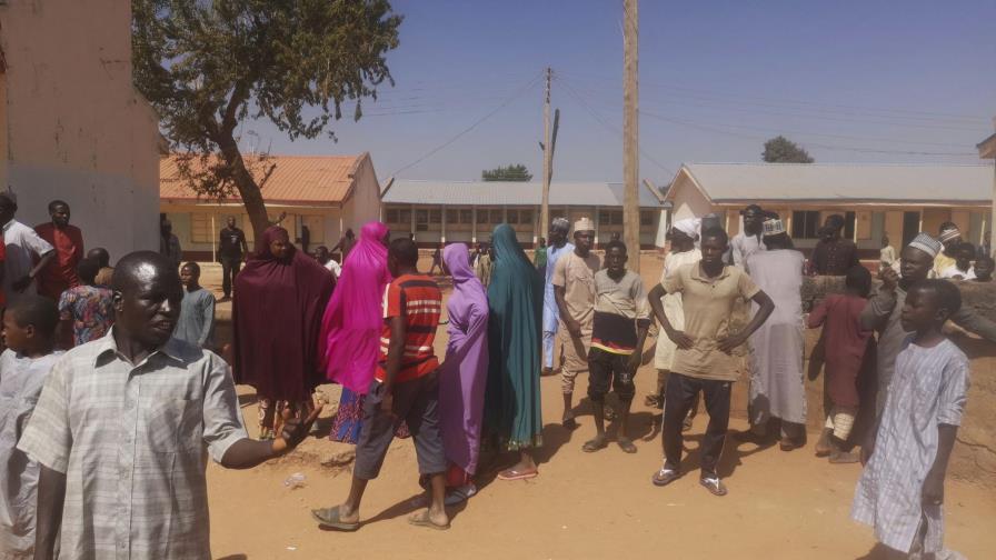 Crece ansiedad por 300 alumnos secuestrados en Nigeria
