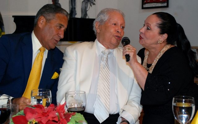Niní Cáffaro, Fernando Casado junto a Luchy Vicioso en el homenaje del Café Literario.