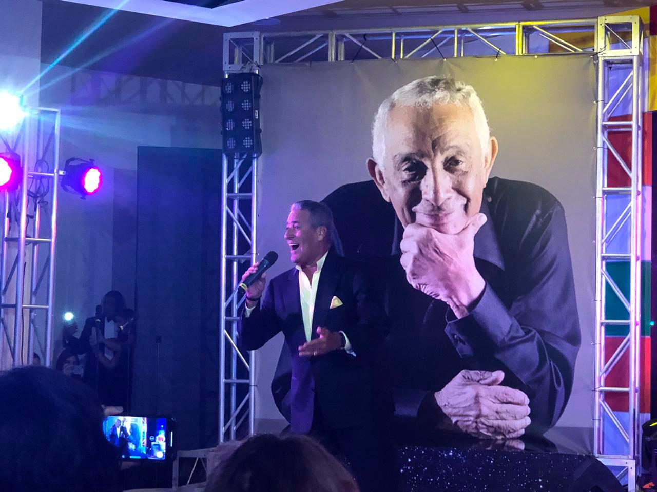 Niní Caffaro le cantó al maestro Solano