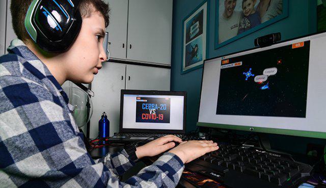 Confinado y con solo nueve años, un niño italiano se inventa un videojuego
