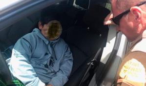 Sorprenden a un niño de 5 años conduciendo un vehículo en la carretera