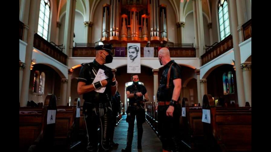 Noche de cuero y cuerdas en una iglesia de Berlín
