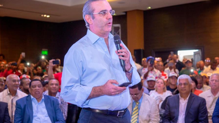 Abinader se reúne con transportistas y les promete solucionar el tránsito