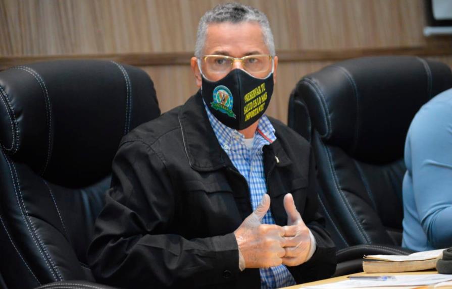 Alcalde Manuel Jiménez renuncia a yipeta de lujo y privilegios