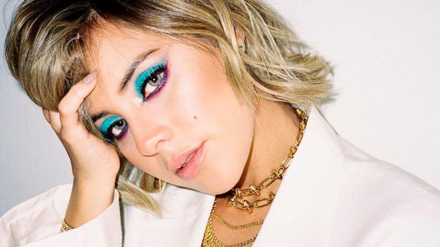 Novia de Bad Bunny continúa promoviendo su línea de joyería