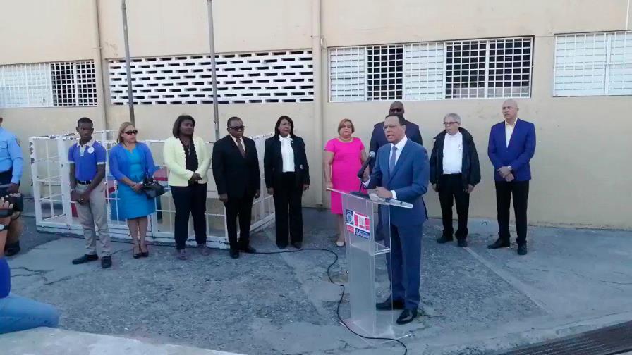 Ministro de Educación pide a los padres no ser indiferentes a lo que hacen sus hijos en escuelas