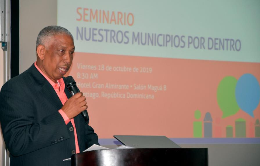 En Santiago discuten cómo mejorar la gestión municipal inclusiva