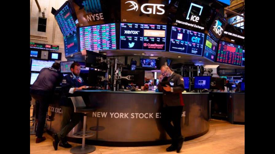 Wall Street abre en verde y el Dow Jones sube 2.71% pese a temor coronavirus Wall Street abre en verde y el Dow Jones sube 2.71% pese a temor coronavirus