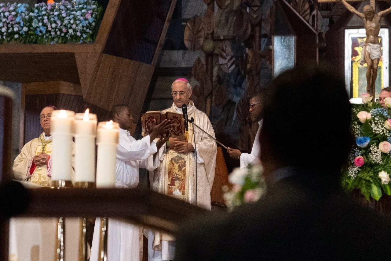 El nuncio Ghaleb Bader al oficiar la misa en honor a la virgen de la Altagracia en la Basílica de Higüey, este lunes 21 de enero de 2019.