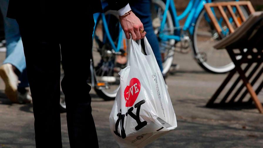 Gobernador de Nueva York quiere prohibir plásticos de un solo uso