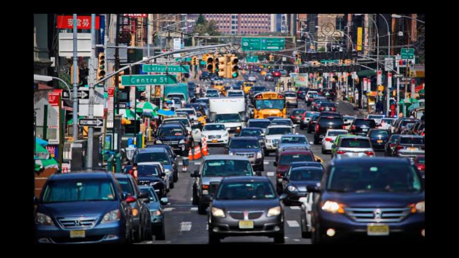 El automóvil vuelve a reinar en Nueva York ante temor al COVID-19 en transporte público