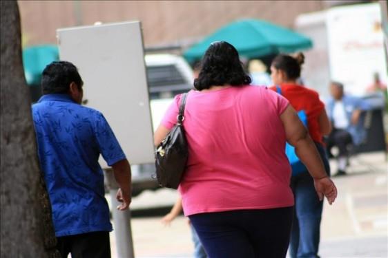 La población de EEUU se ha vuelto más obesa y baja desde 1999