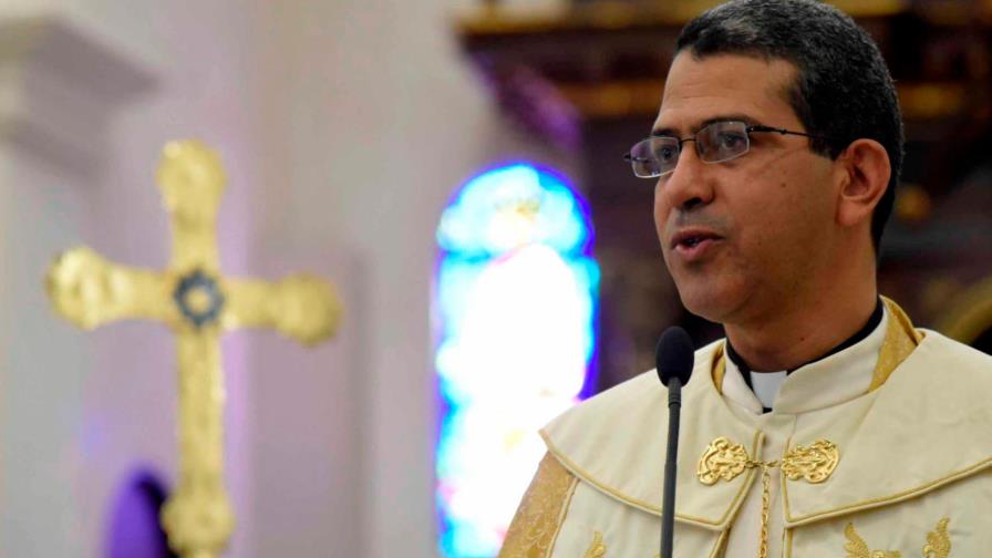 Obispo auxiliar arquidiócesis de Santiago da positivo a COVID-19