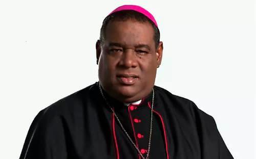 Obispo de Higüey pide oración por madre de expresidente Fernández