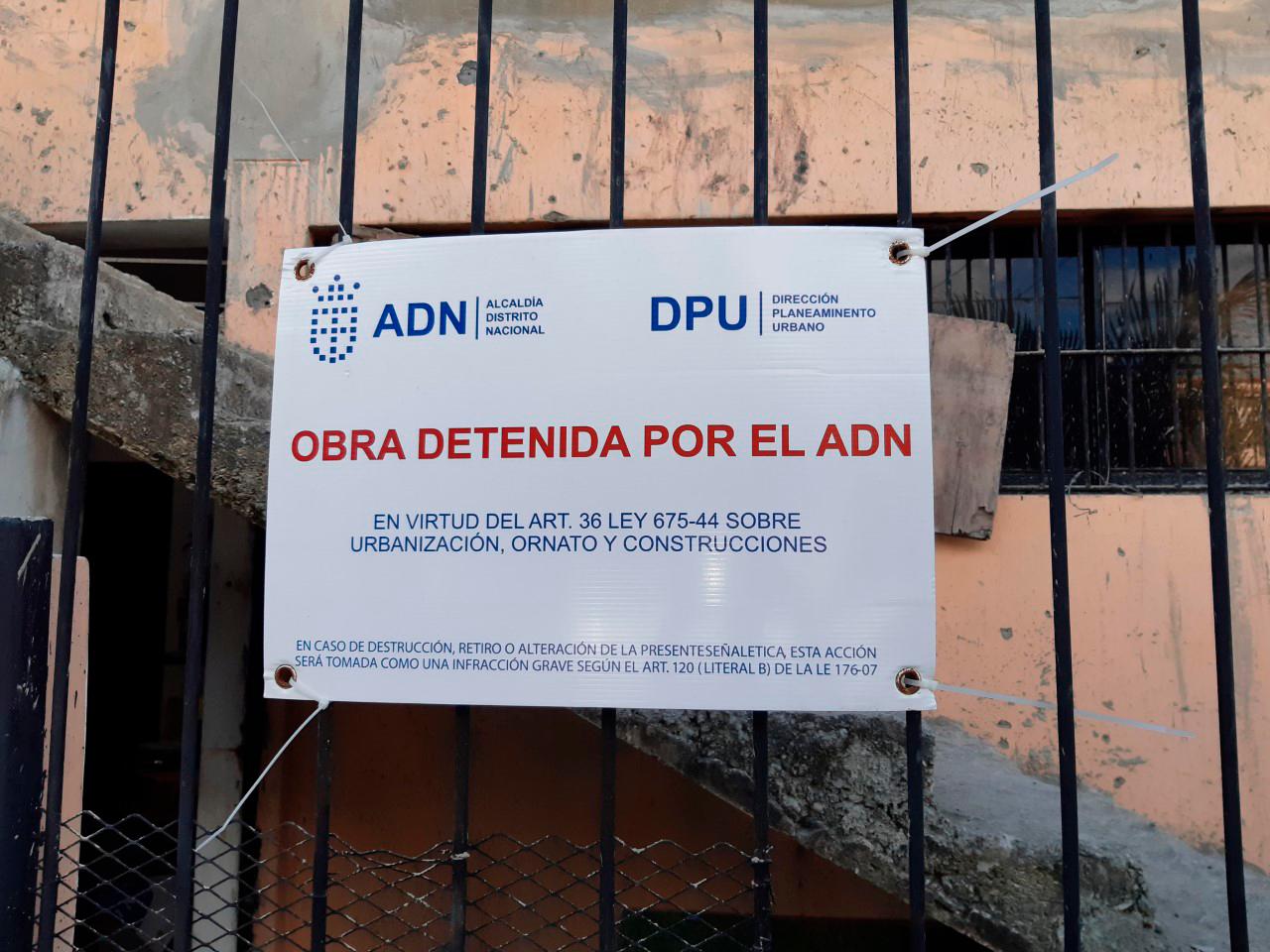 Una construcción paralizada por la Alcaldía en San Gerónimo, pero siguen laborando.