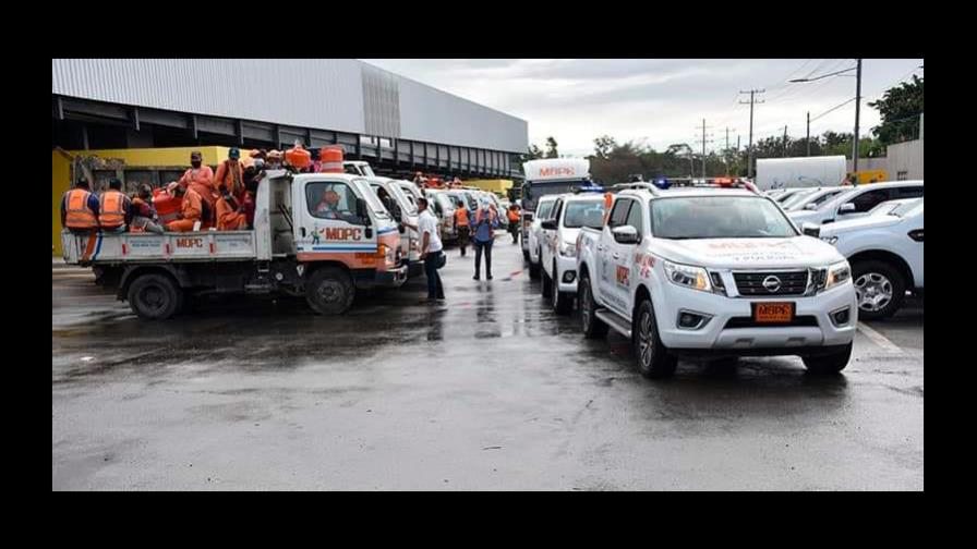 MOPC interviene Santo Domingo Este con fumigación y arreglos de calles 