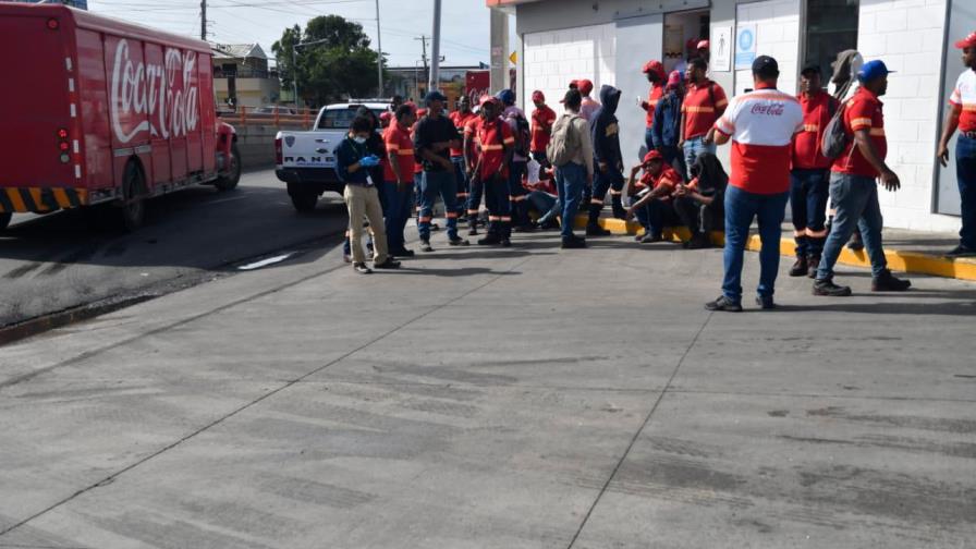 Protestas de trabajadores en planta de  Coca-Cola de Charles de Gaulle