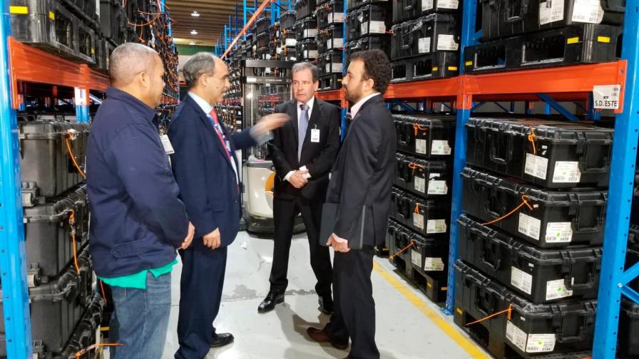 Misión de la OEA recorre área donde son almacenados equipos del voto automatizado
