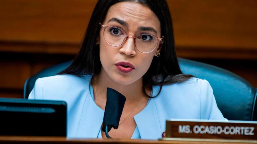 Ocasio-Cortez entrega 3,2 millones de dólares a damnificados en Texas