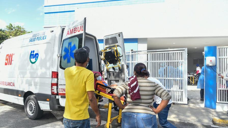 El 77% de las camas UCI están ocupadas; notifican otros 906 casos de COVID-19