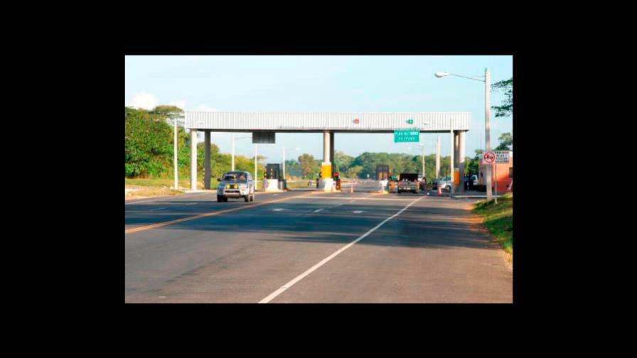Ahorrarse tres horas con la carretera Samaná-Santo Domingo sale caro Ahorrarse tres horas con la carretera Samaná-Santo Domingo sale caro