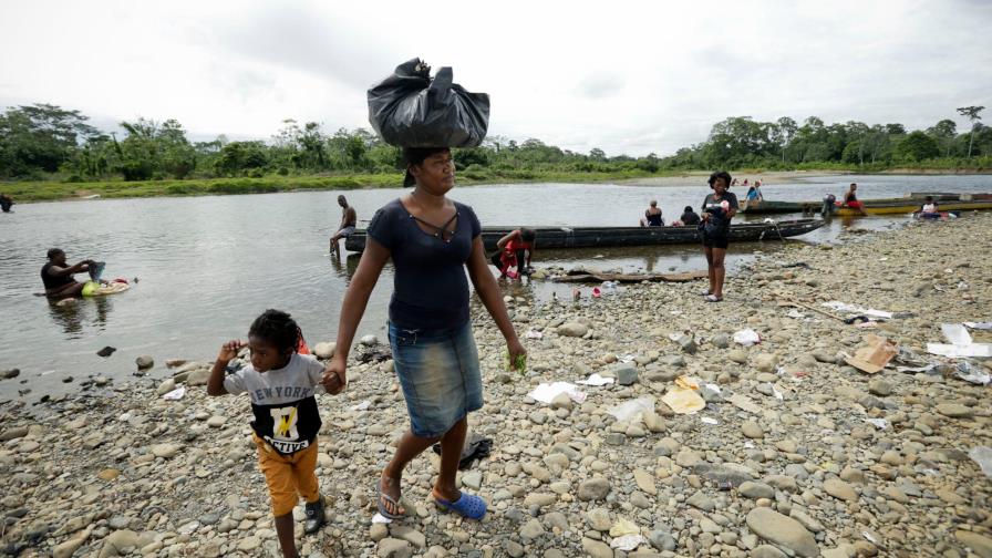 Migrantes haitianos salen de albergue en Costa Rica en busca de seguir ruta Migrantes haitianos salen de albergue en Costa Rica en busca de seguir ruta