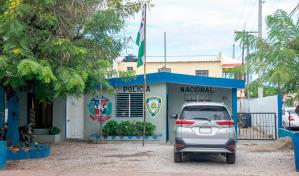 Policía identifica hombre que mató a otro frente a destacamento en Villa Riva