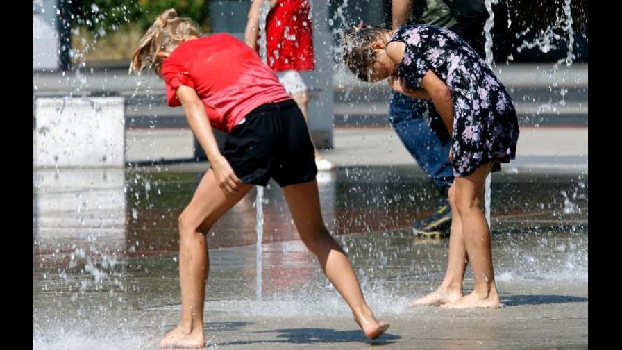 Ola de calor amenaza con dejar capa de hielo de Groenlandia a niveles mínimos Ola de calor amenaza con dejar capa de hielo de Groenlandia a niveles mínimos