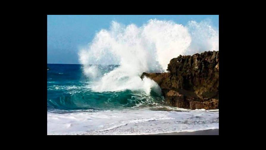 COE emite alerta verde para tres comunidades por “oleaje peligroso”