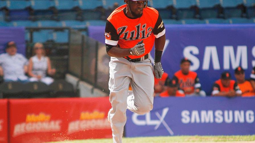 Escogido firma al veterano jardinero Olmo Rosario