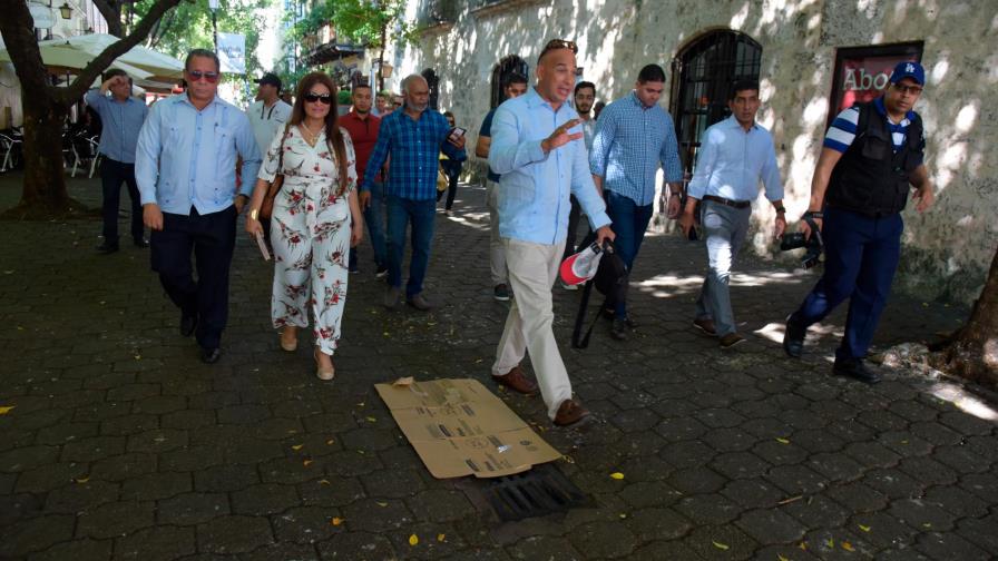 Ciudad Colonial es un hedor que afecta a los visitantes y a residentes Ciudad Colonial es un hedor que afecta a los visitantes y a residentes