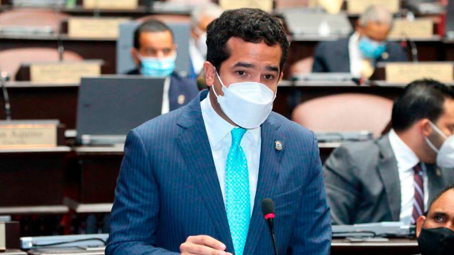 Omar Fernández cree debe pedirse prueba PCR o tarjeta de vacunación a más países