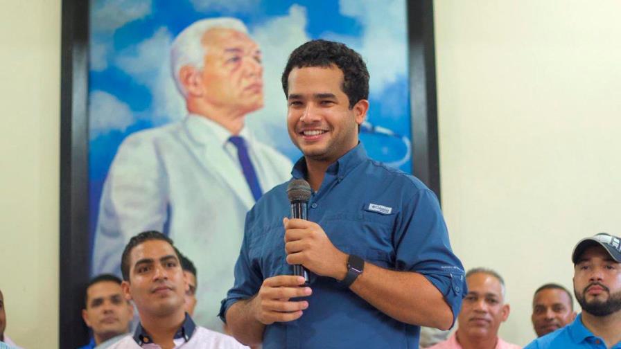 “Me despido esta noche de los engreídos de Palacio”, el tuit de Omar Fernández