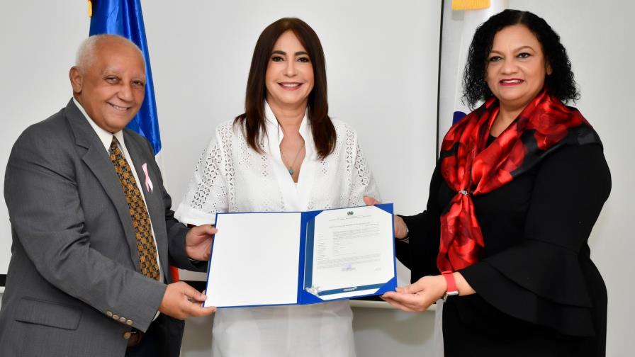 Onapi entrega a inventora patente por la composición para retrasar y matizar las canas 