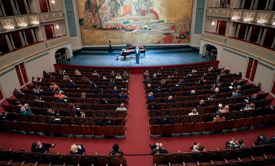 La música suena de nuevo en la Ópera de Viena, ante sólo cien espectadores